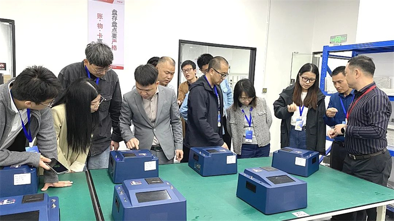 智火柴副總經(jīng)理——彭偉牽頭,組織了一場(chǎng)全方面而深入的企業(yè)參觀活動(dòng)